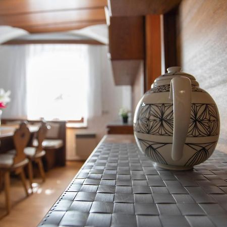 Traditional Old Town Apartment Hall in Tirol Bagian luar foto