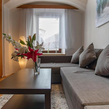 Traditional Old Town Apartment Hall in Tirol Bagian luar foto