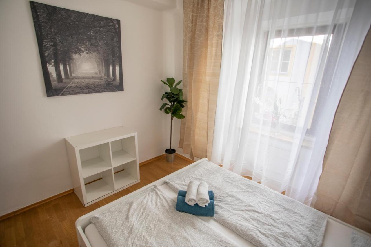 Traditional Old Town Apartment Hall in Tirol Bagian luar foto