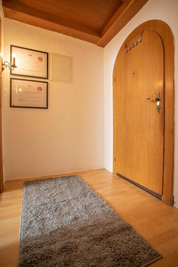 Traditional Old Town Apartment Hall in Tirol Bagian luar foto
