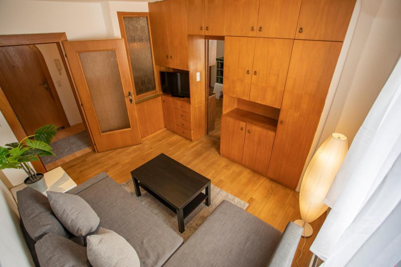 Traditional Old Town Apartment Hall in Tirol Bagian luar foto