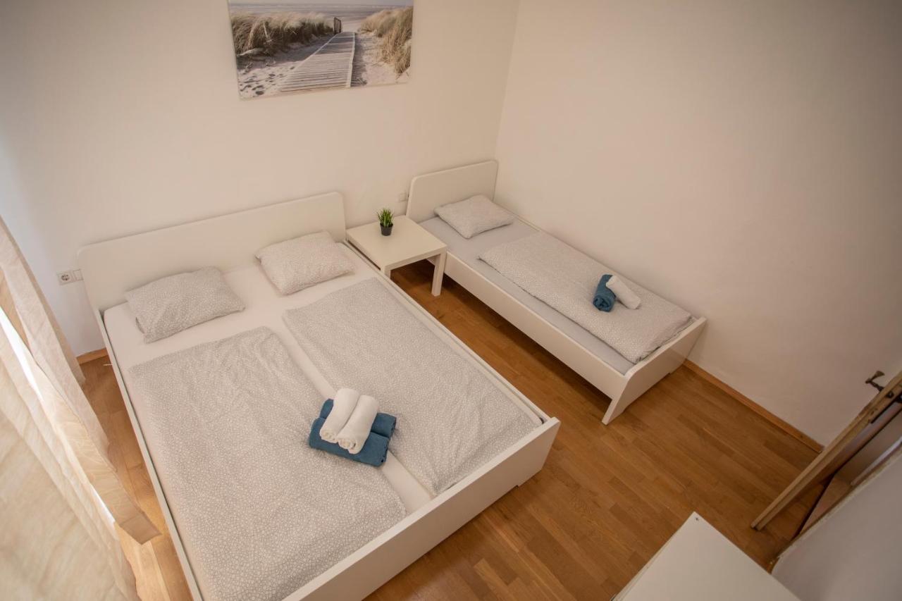 Traditional Old Town Apartment Hall in Tirol Bagian luar foto