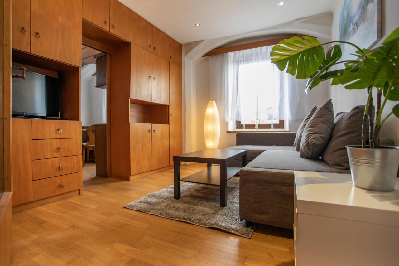 Traditional Old Town Apartment Hall in Tirol Bagian luar foto