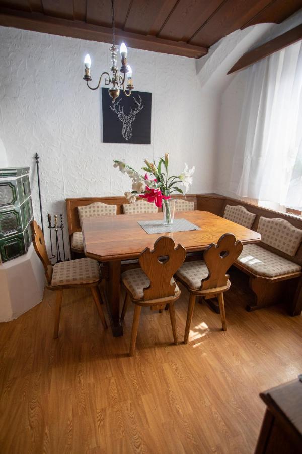 Traditional Old Town Apartment Hall in Tirol Bagian luar foto