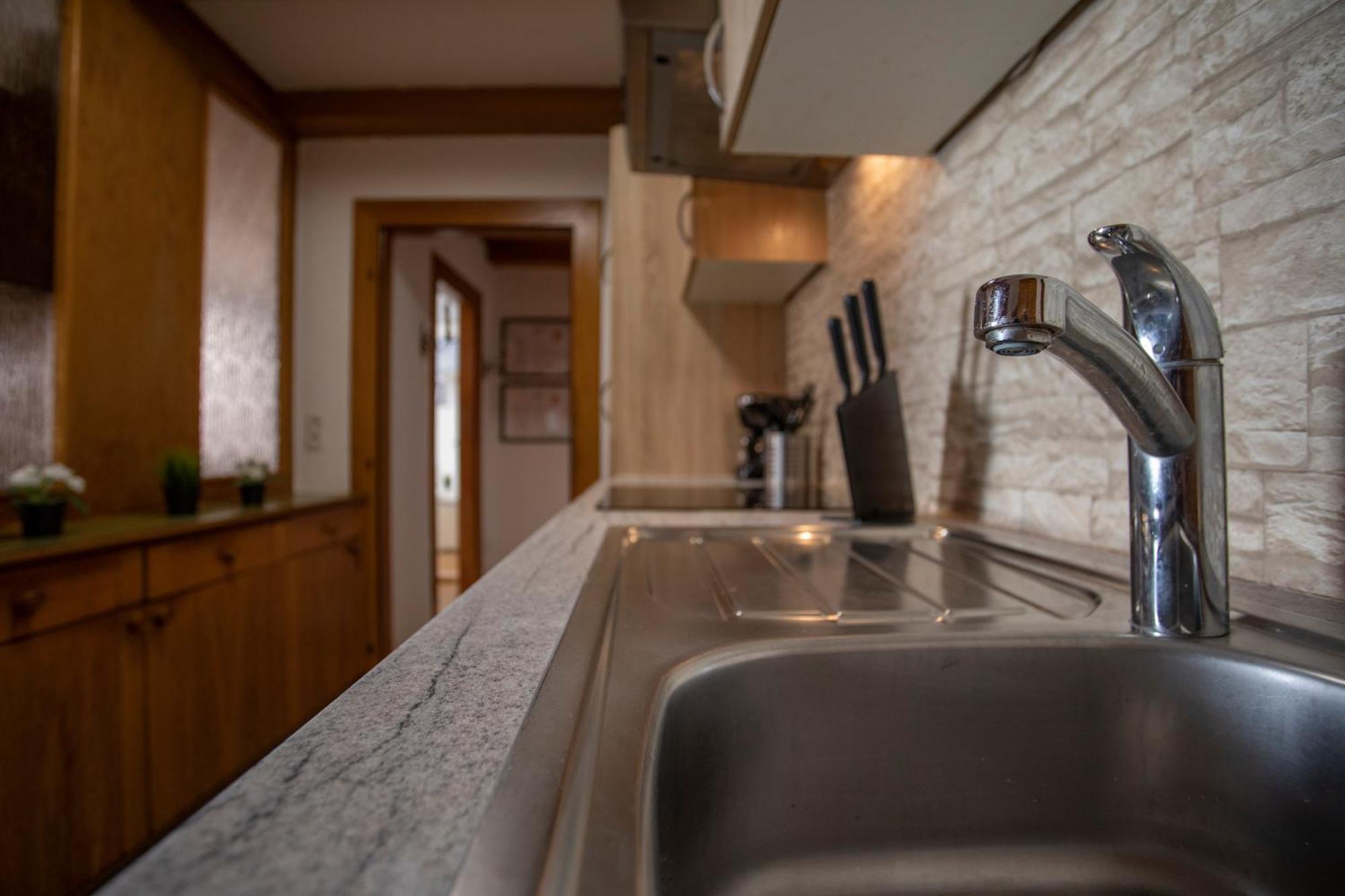 Traditional Old Town Apartment Hall in Tirol Bagian luar foto