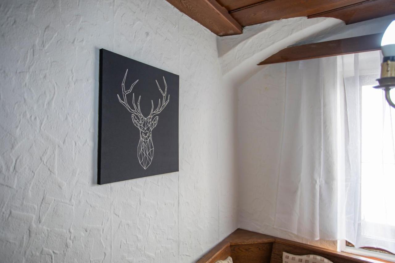 Traditional Old Town Apartment Hall in Tirol Bagian luar foto