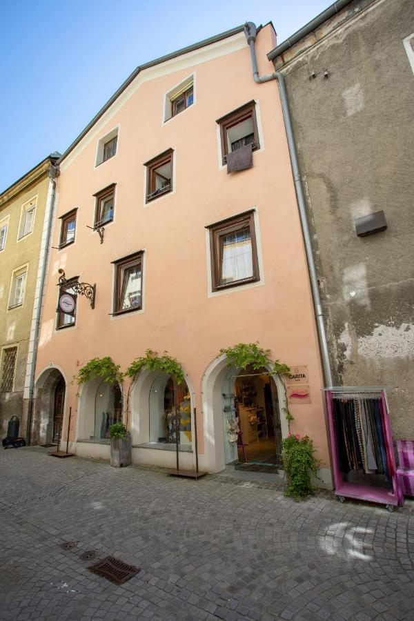 Traditional Old Town Apartment Hall in Tirol Bagian luar foto
