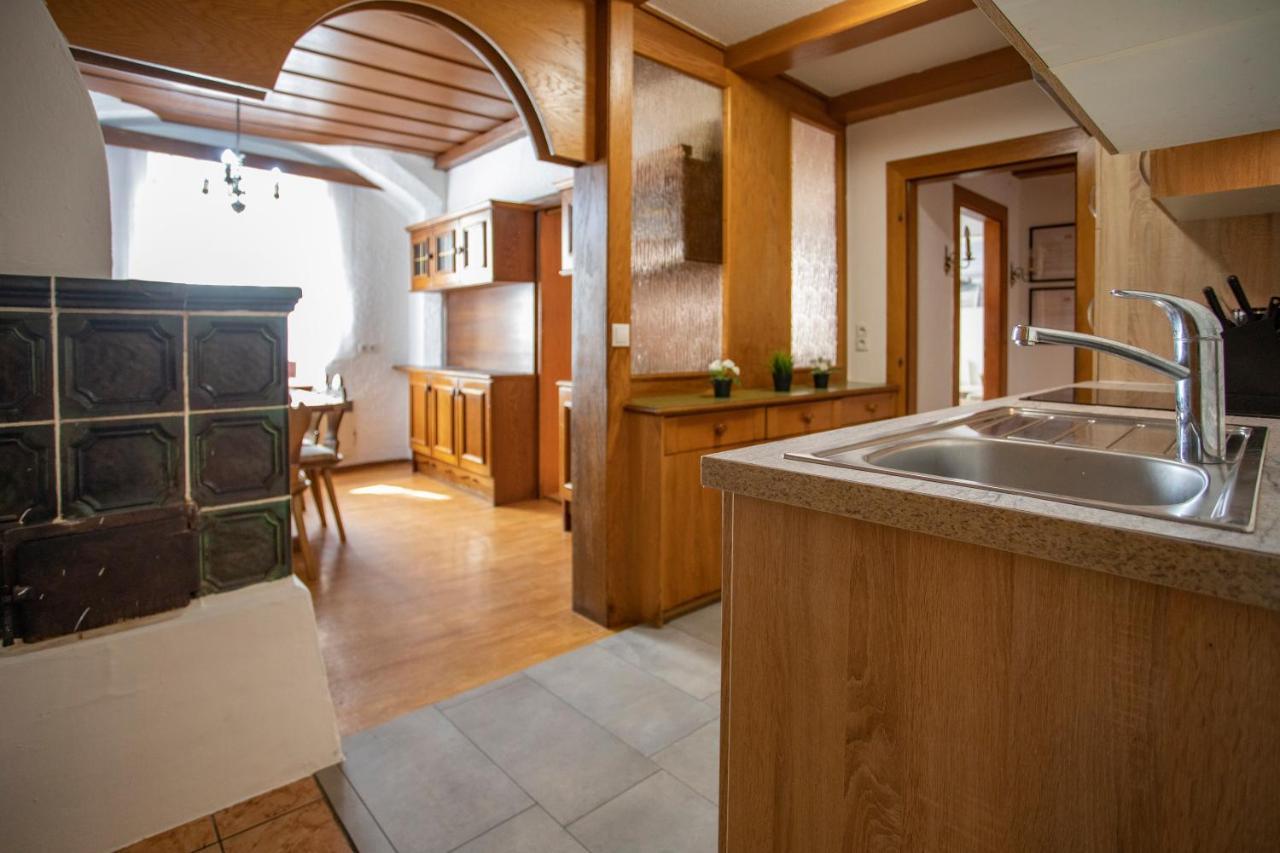 Traditional Old Town Apartment Hall in Tirol Bagian luar foto