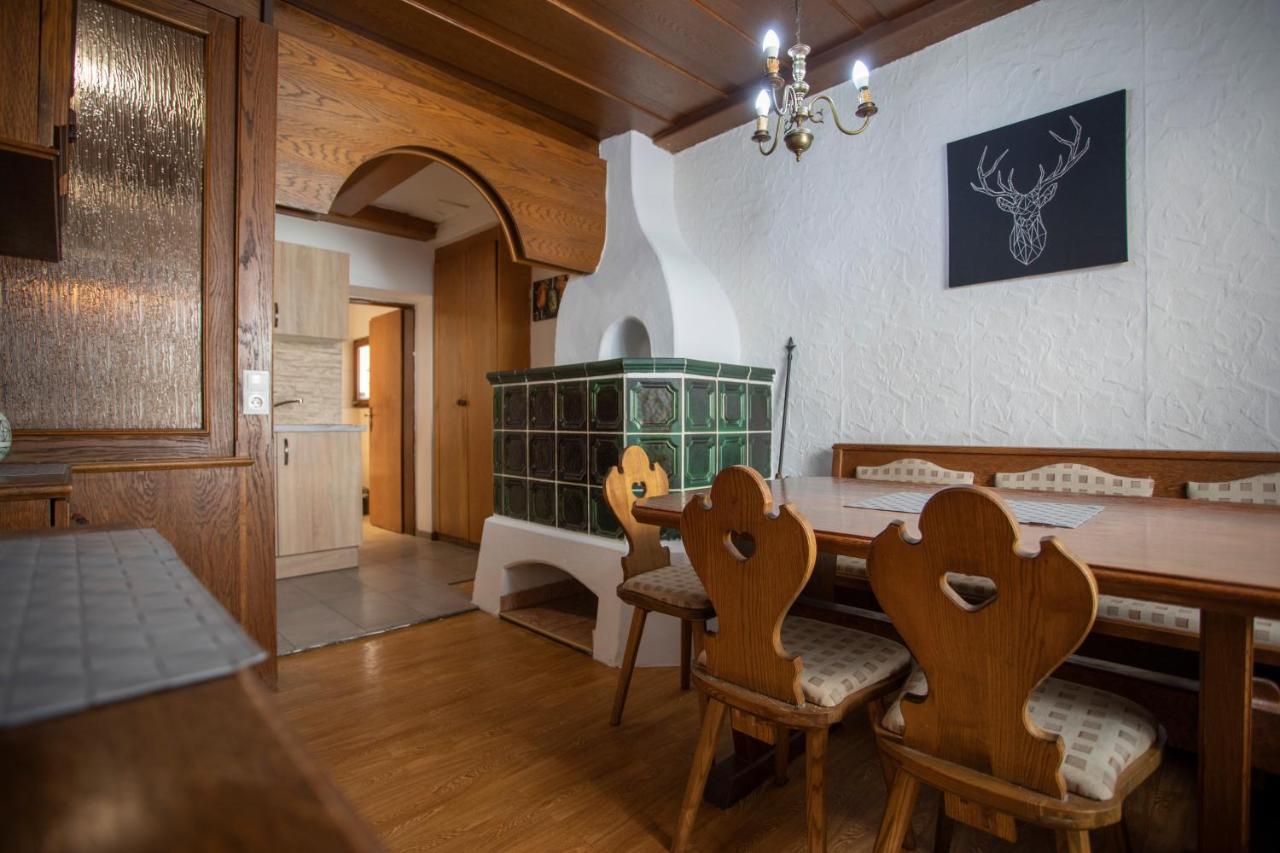Traditional Old Town Apartment Hall in Tirol Bagian luar foto
