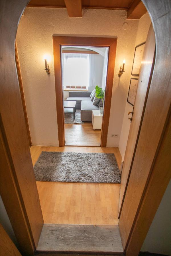 Traditional Old Town Apartment Hall in Tirol Bagian luar foto